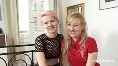 Odtwórz Niemieckie blond lesbijki w perwersyjnej niewoli i lizaniu cipki