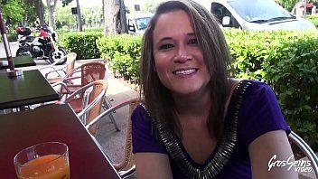 Reproduzir Justine se aproximou no terraço e convidou para sexo