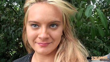 Reproducir Diana de ojos azules quiere tener sexo duro con el nuevo hombre
