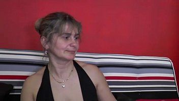 Reproduzir Dois homens fodem e fazem sexo oral em uma vizinha sexy e vagabunda