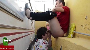 Afspelen De geile moeder maakt xvideos achter de caravan met haar zoon