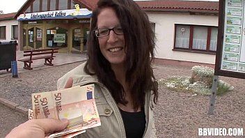 Redare Femeie cu tate mari penetrata cu forta de un pervers