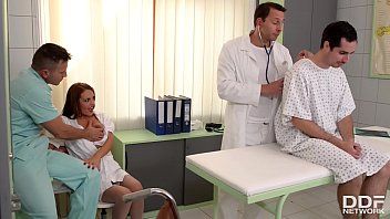 Jouer Controllo e xxx nell'ufficio di un dottore pazzo dopo xxx