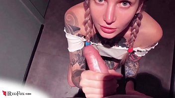 Redare filme adult se pune in genunchii sa faca muie