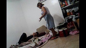 Reproducir penetra hasta donde puede a su suegra, que es más gilipollas