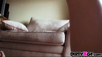 Jouer De jeunes partenaires chauds ont des relations sexuelles sexy à la maison
