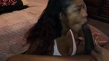 Play Mature gets pussy tongued by a worker