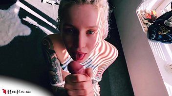 Play Fuck with a young man penetrates his stepmother from behind
