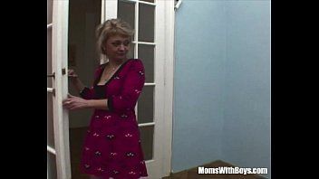 Reproduzir Milf com pais a deixou queimar muito e fazer sexo por apenas 3 minutos