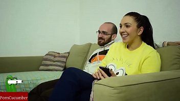 تشغيل أفلام XXX مع قرويين يمارسون الجنس مع عاشق فاضح في القضيب