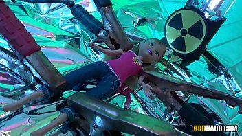 Jouer La belle fille veut vivre des moments de folie xxx