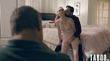 play تظهر بجانبه في كس عاري وتخلعه على الفور
