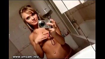Jouer Questa calda milf del villaggio con grandi seni si masturba con una figa che inserisce