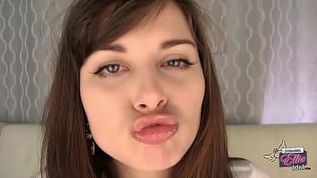 Jouer Questa ragazza del villaggio con le labbra rossetto ha un culo molto caldo e sporgente e lo vuole