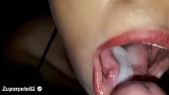 Redare Supraîncărcare de cumshot în gâtul sorei vitrege Susy - ea nu se satură