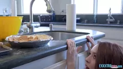 Jouer Petite adolescent Madi Collins devient dur et sauvage avec Michael Swayze