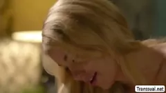Reproduzir T-Girl Gracie Jane em sexo de travesti anal escaldante com Roman Todd