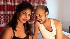 Redare Soția de abanos amatori Sumona este futută de Prick White în sesiunea porno anal-sex