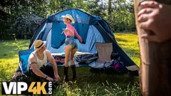 Reproducir La camioneta sucia del adolescente checo conduce a un paseo porno salvaje al aire libre con pequeñas tetas babe isabella della