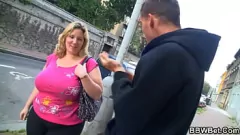 Reproduzir Loira gordinha peituda com bunda enorme é fodida por um pau monstro