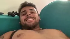 Jouer L'amateur adolescent avide Lucas Nobre devient méchant tout en se masturbant